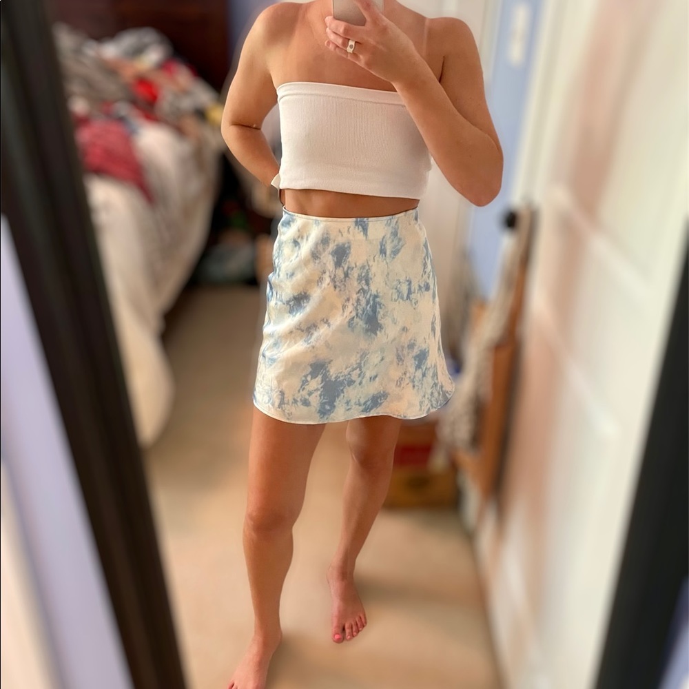 NWOT Women’s Blue and White Satin Skirt
